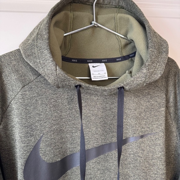 Nike Therma Swoosh Mens Training Pullover Hoodie Sequoia Green Black - Picture 2 of 6